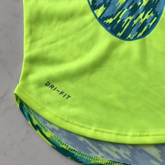 Nike dri fit girls athletic shirt - Picture 5 of 6